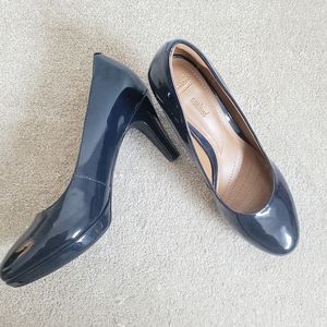 Clarks Patent pumps/heels